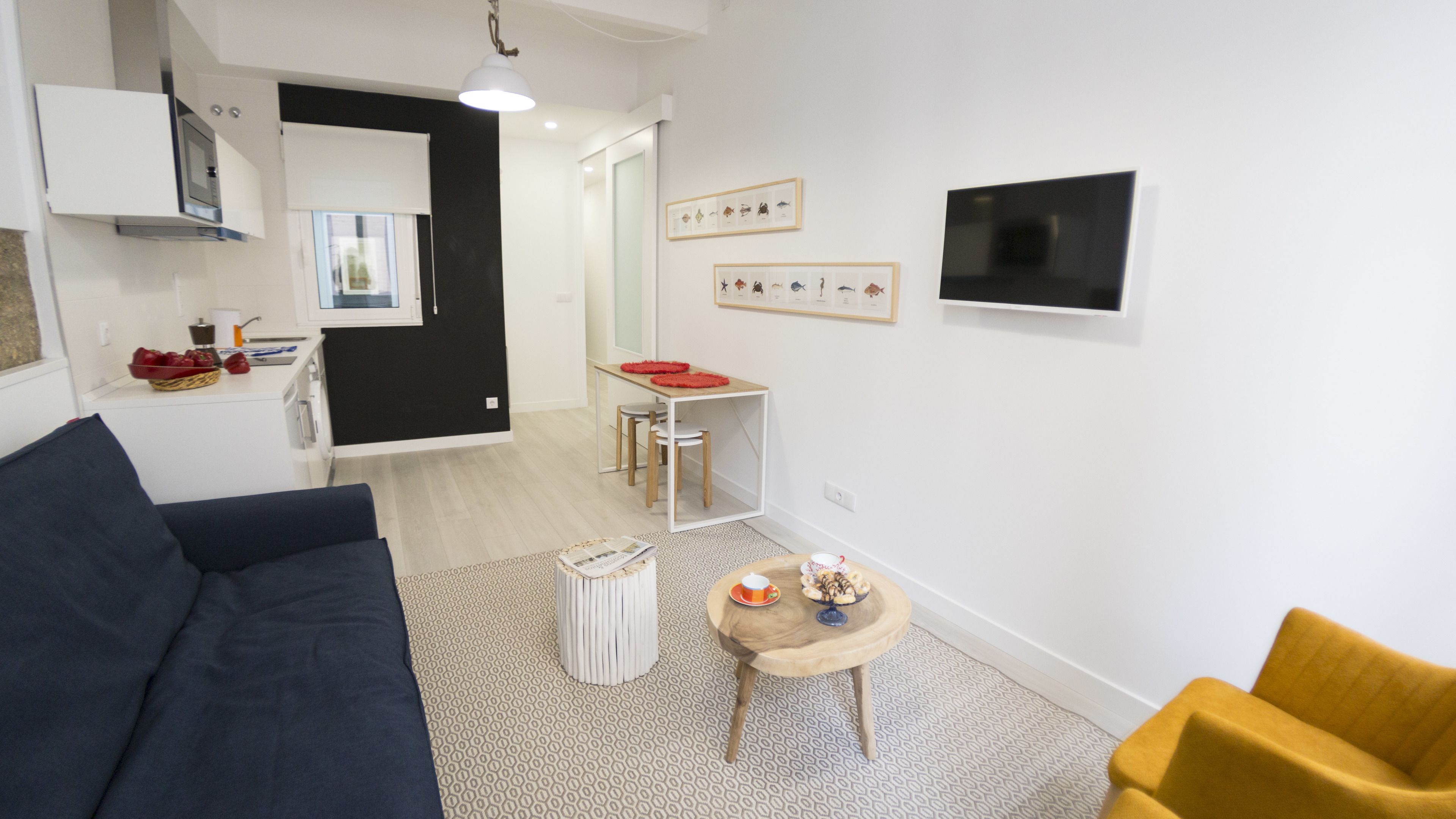 apartment, 2 bedrooms | living room | flat-screen tv