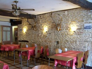 Restaurant - HOTEL DE LA POMME D'OR (Bar-sur-Aube)