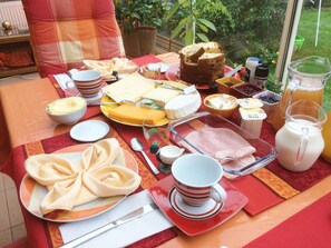 Desayuno continental gratuito y diario