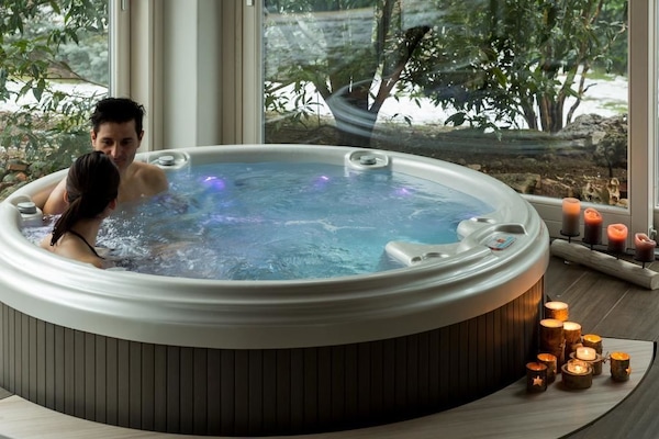 Bathtub spa indoor