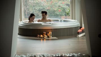 Een sauna, een bubbelbad, een stoombad, een Turks bad/hammam