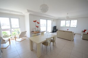 Comfort Apartment, 2 Bedrooms, 2 Bathrooms, Garden View | Living room | Flat-screen TV - Galaxy3 Alanya (Alanya)
