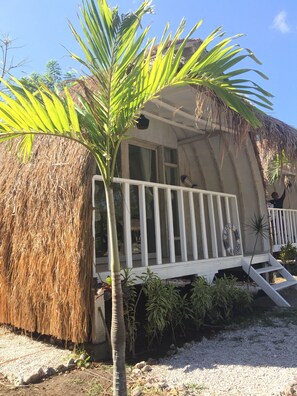 Deluxe Bungalow, 1 Double Bed (With AC) | Bed sheets - Maleo Moyo Seaside Resort (Moyo)