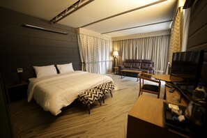 Premium Double Room, 1 King Bed | Egyptian cotton sheets, premium bedding, down duvets, free minibar items