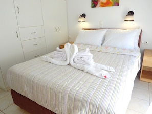 2 Schlafzimmer, Schreibtisch, schallisolierte Zimmer
