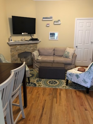 Smart TV, fireplace, Netflix, books