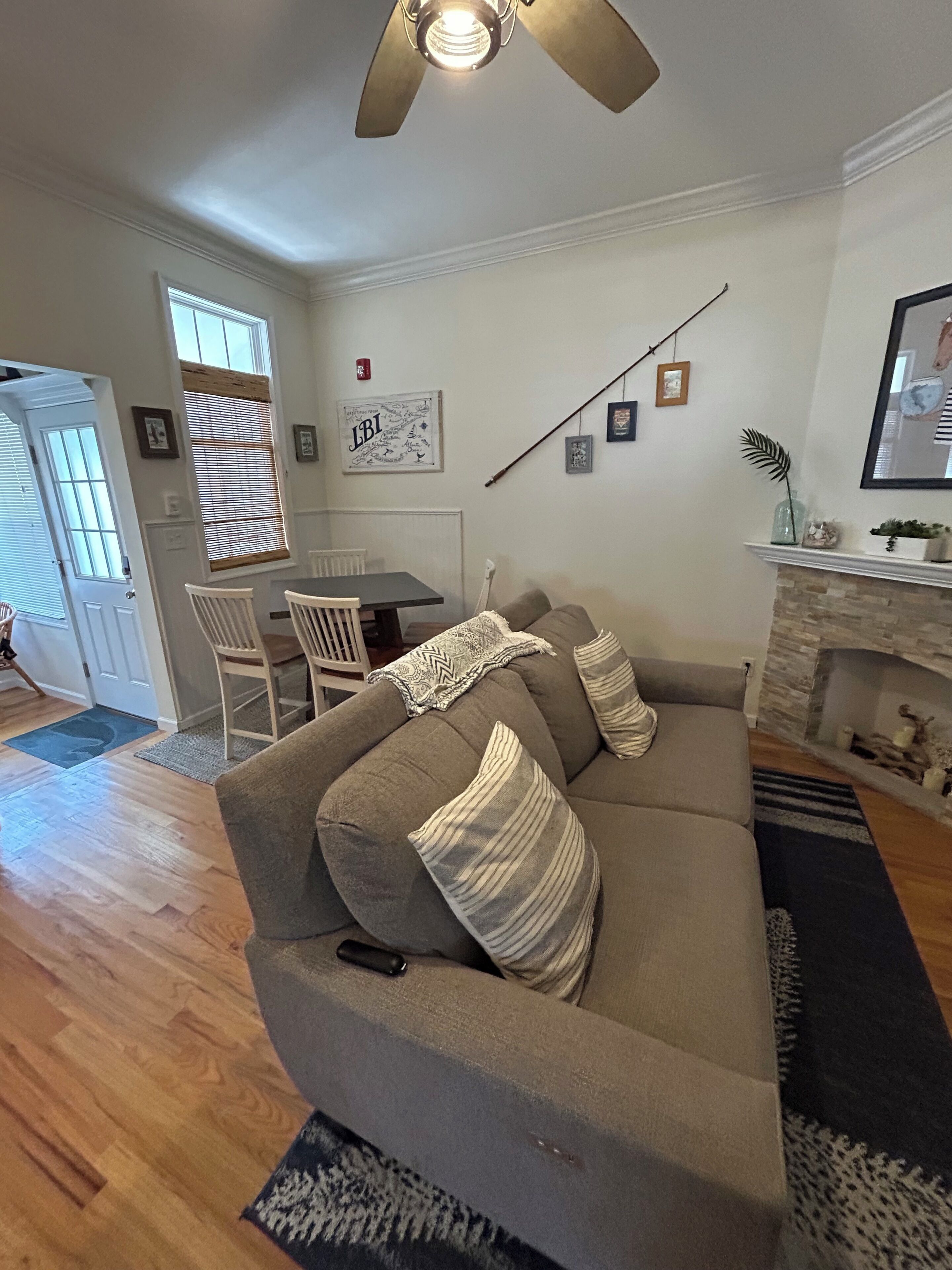 Smart TV, fireplace, Netflix, books