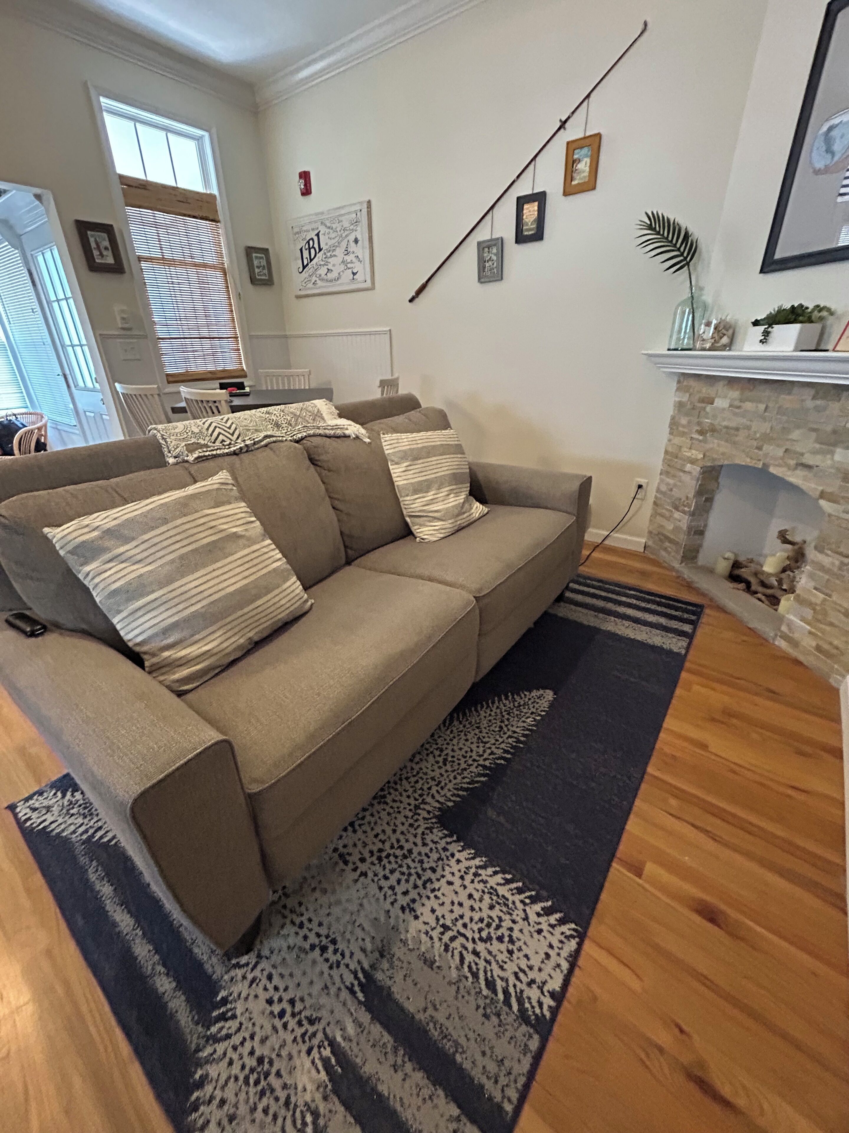 Smart TV, fireplace, Netflix, books