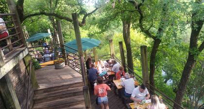 Riverfront Flotation Fun near the Tube Chute 1 Br Condo 3 min from Schlitterbahn