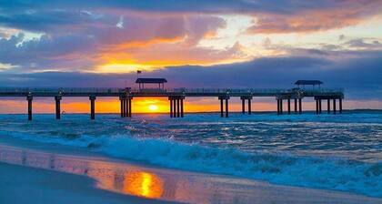 🔥 Beautifully Remodeled Grand Beach LOWEST Rates 🦀 Pool & Heated HotTub👙