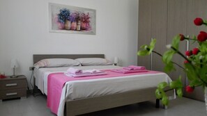2 chambres, fer et planche à repasser, accès au Wi-Fi (inclus)