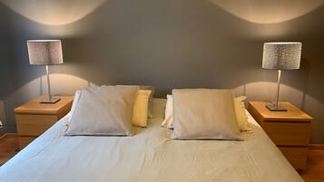 1 slaapkamer, een strijkplank/strijkijzer, wifi, beddengoed