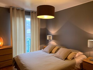 1 غرفة نوم ومكواة/لوح كي وواي فاي وملاءات أسرّة