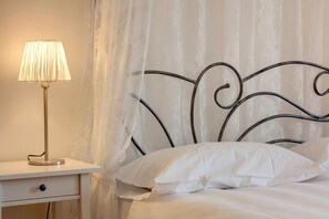 3 bedrooms, in-room safe, iron/ironing board, travel crib