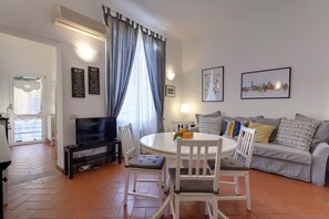 Smart TV, DVD player, videoteca