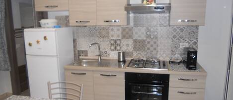 Refrigerador, horno, placa de cocina, cafetera/tetera