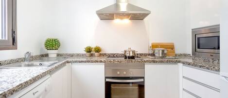 Frigorifero, microonde, forno, lavastoviglie