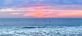 OCTOBER DEALS! 3BR OCEANFRONT HOME, Private BEACH ACCESS, HUGE DECK, LOCATION!