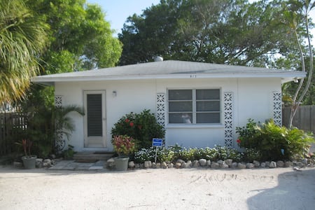 Anna Maria Cottage