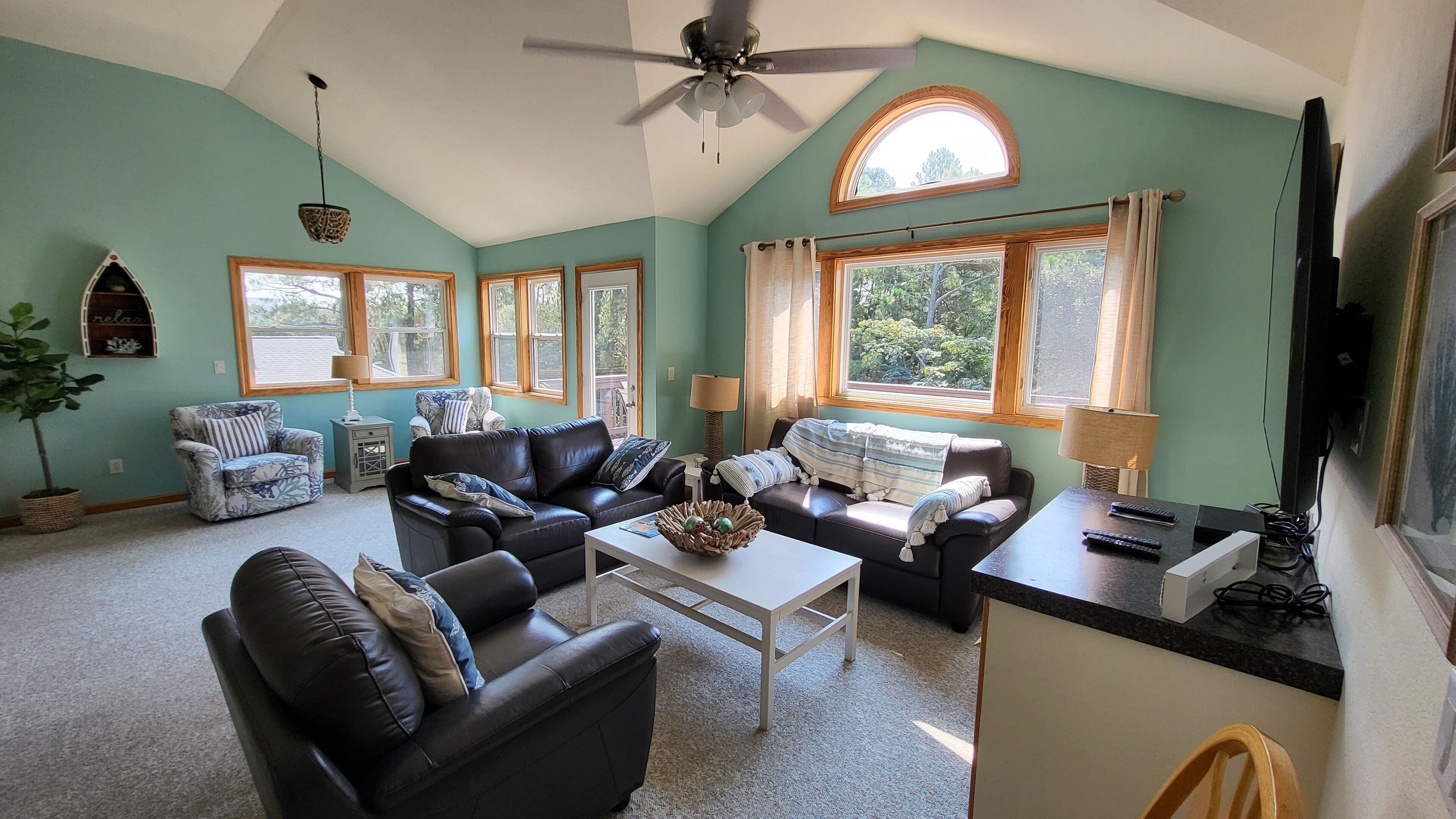 Smart TV, reproductor de DVD, libros y videoteca 