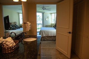 2 bedrooms, desk, iron/ironing board, WiFi - King & Prince Oceanfront South Villa (St Simons Island)