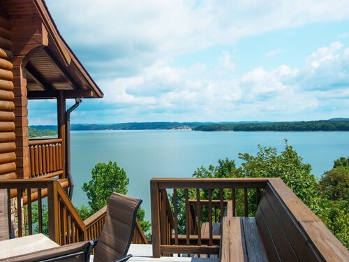 Serene Douglas Lake Villa: Family Perfect, Near Pigeon Forge, Gatlinburg