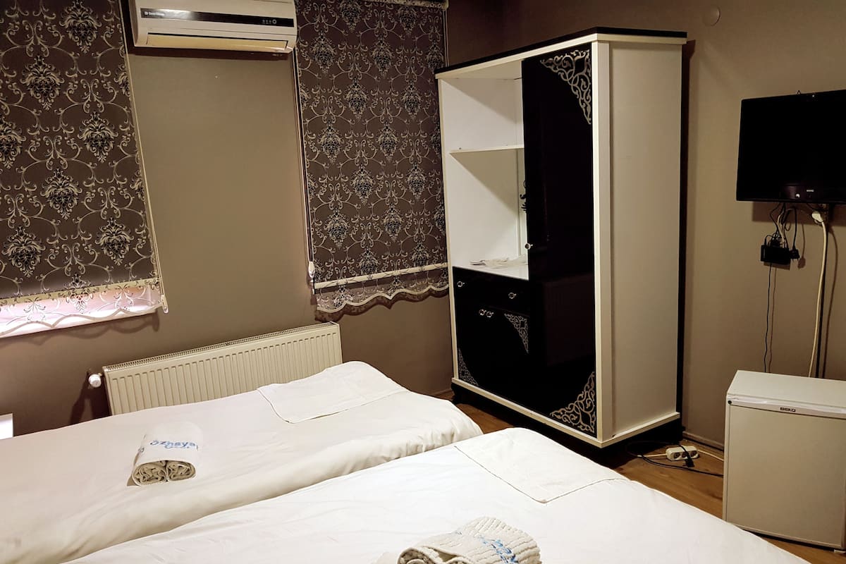 Triple Room | In-room safe, blackout drapes, soundproofing, iron/ironing board