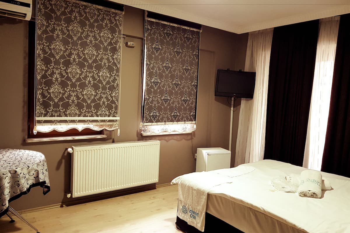 Double Room | In-room safe, blackout drapes, soundproofing, iron/ironing board