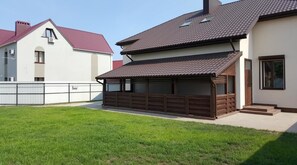 تناول الطعام بالخارج