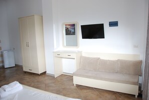 Double Room, Beach View | Desk, free WiFi, bed sheets - Hotel Te Stefi (Himarë)