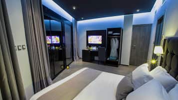 Deluxe Double Room, Balcony, Partial Sea View | Egyptian cotton sheets, premium bedding, down comforters