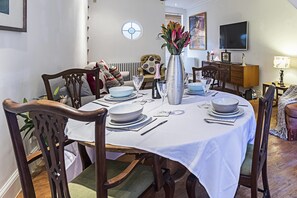 Casa, 3 habitaciones | Sala de estar | Televisión de pantalla plana 