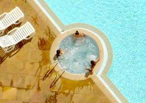 3 outdoor pools, pool umbrellas, sun loungers - Villas Diroma Residence - BVTUR (Caldas Novas)