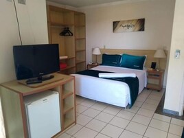 Minibar, in-room safe, free WiFi, bed sheets