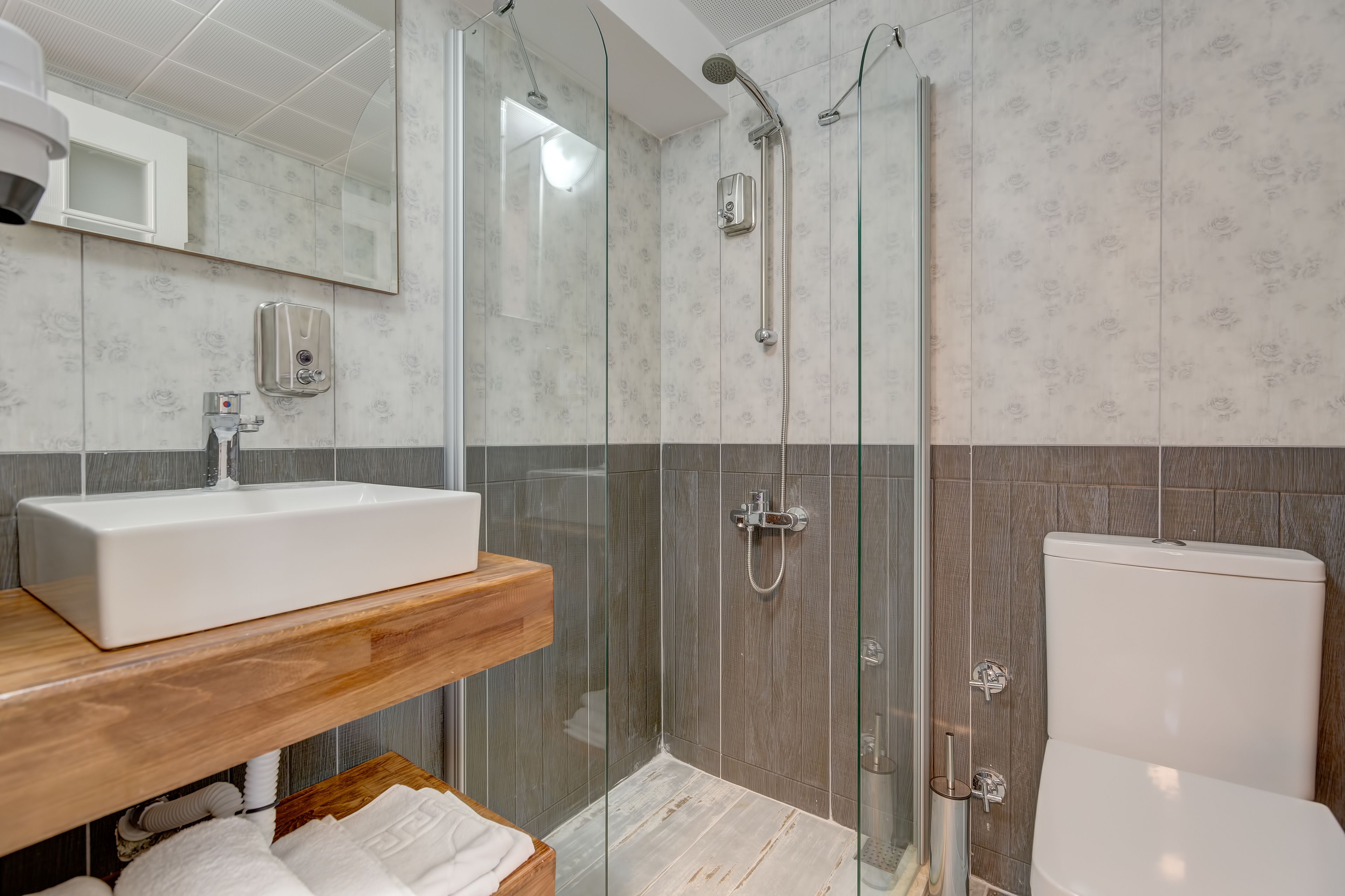 comfort room | bathroom | shower, free toiletries, hair dryer, towels