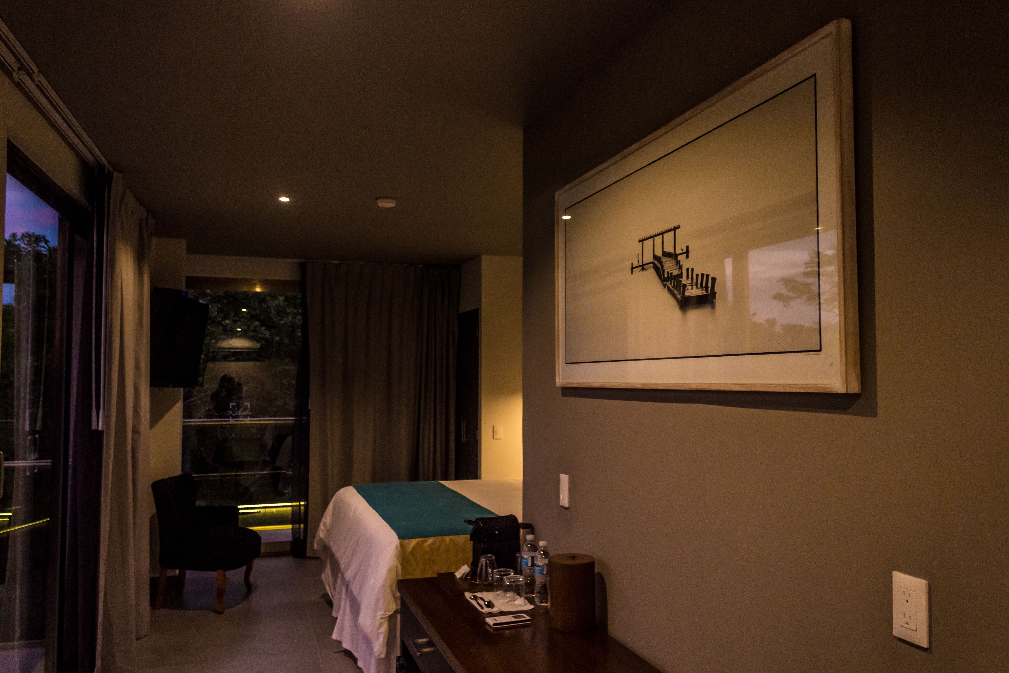 deluxe king room | minibar, in-room safe, desk, blackout curtains