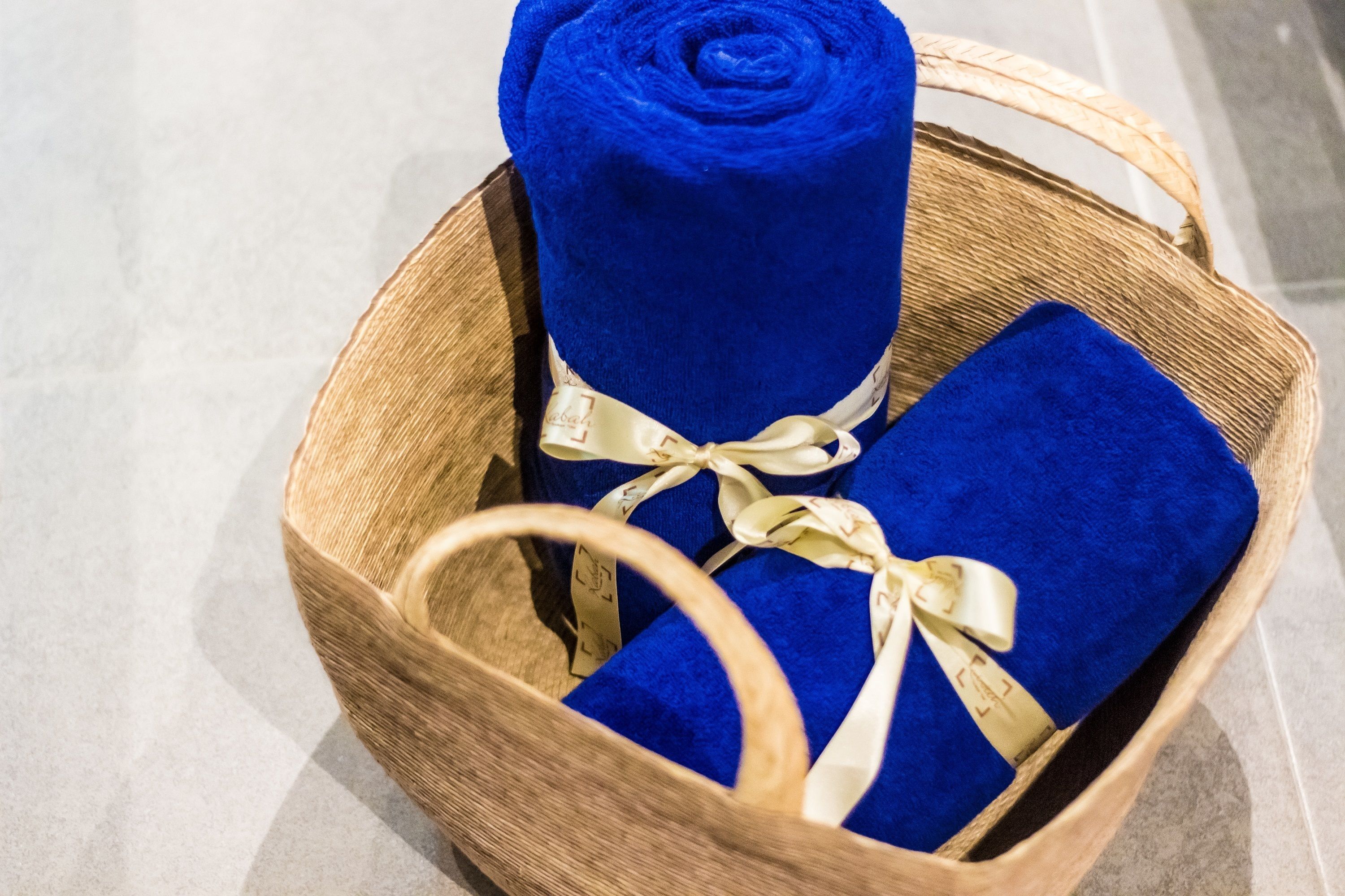 shower, rainfall showerhead, free toiletries, hair dryer