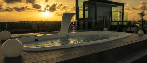 Bain à remous extérieur