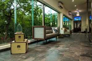 Lobby sitting area - KABAH Cancun Hotel Boutique (Cancun)