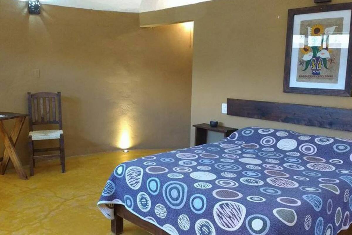 Basic Room, 1 Queen Bed, Private Bathroom, Valley View | 1 bedroom, desk, iron/ironing board (on request), WiFi (free)
