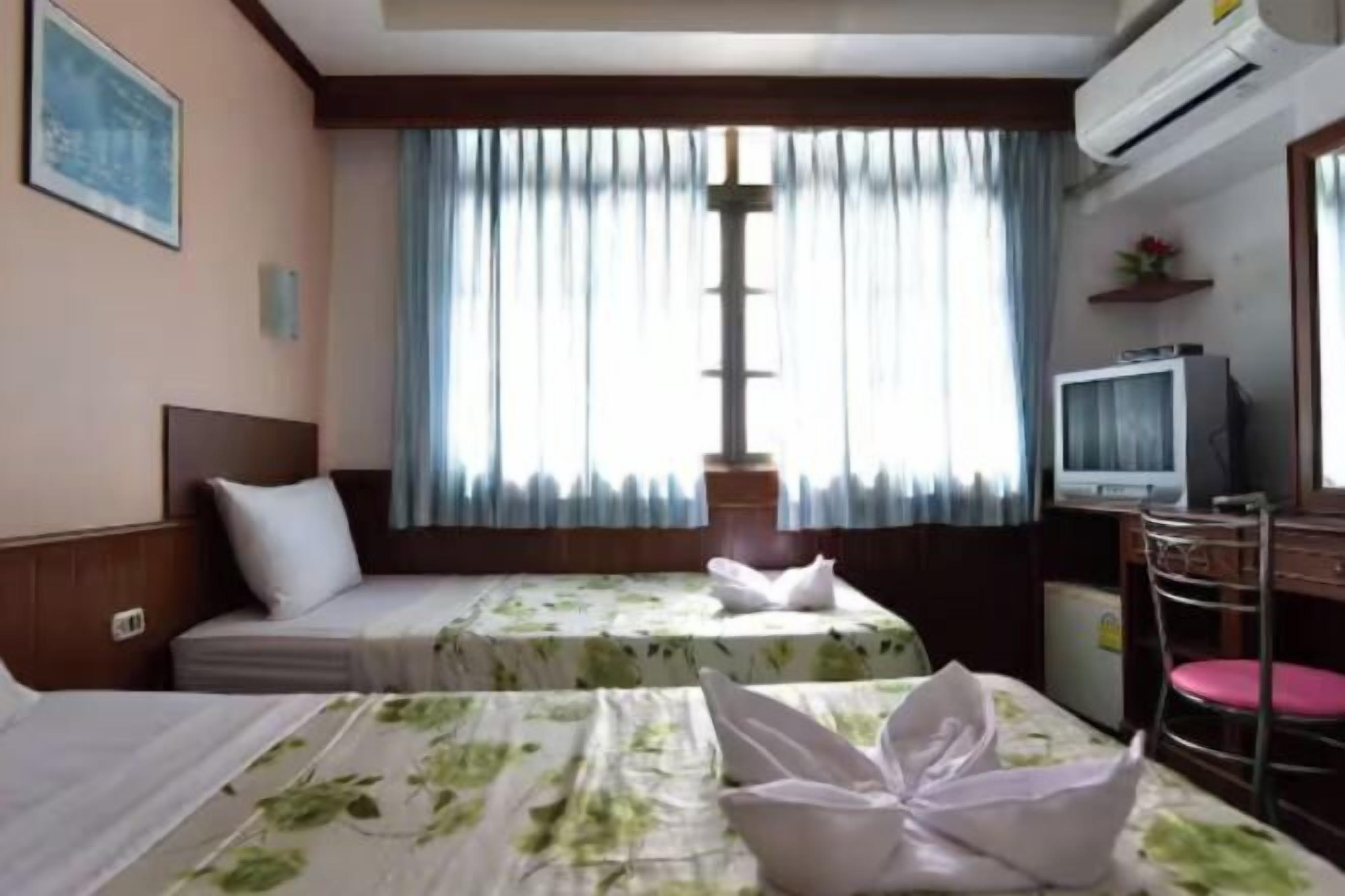 In-room safe, free WiFi