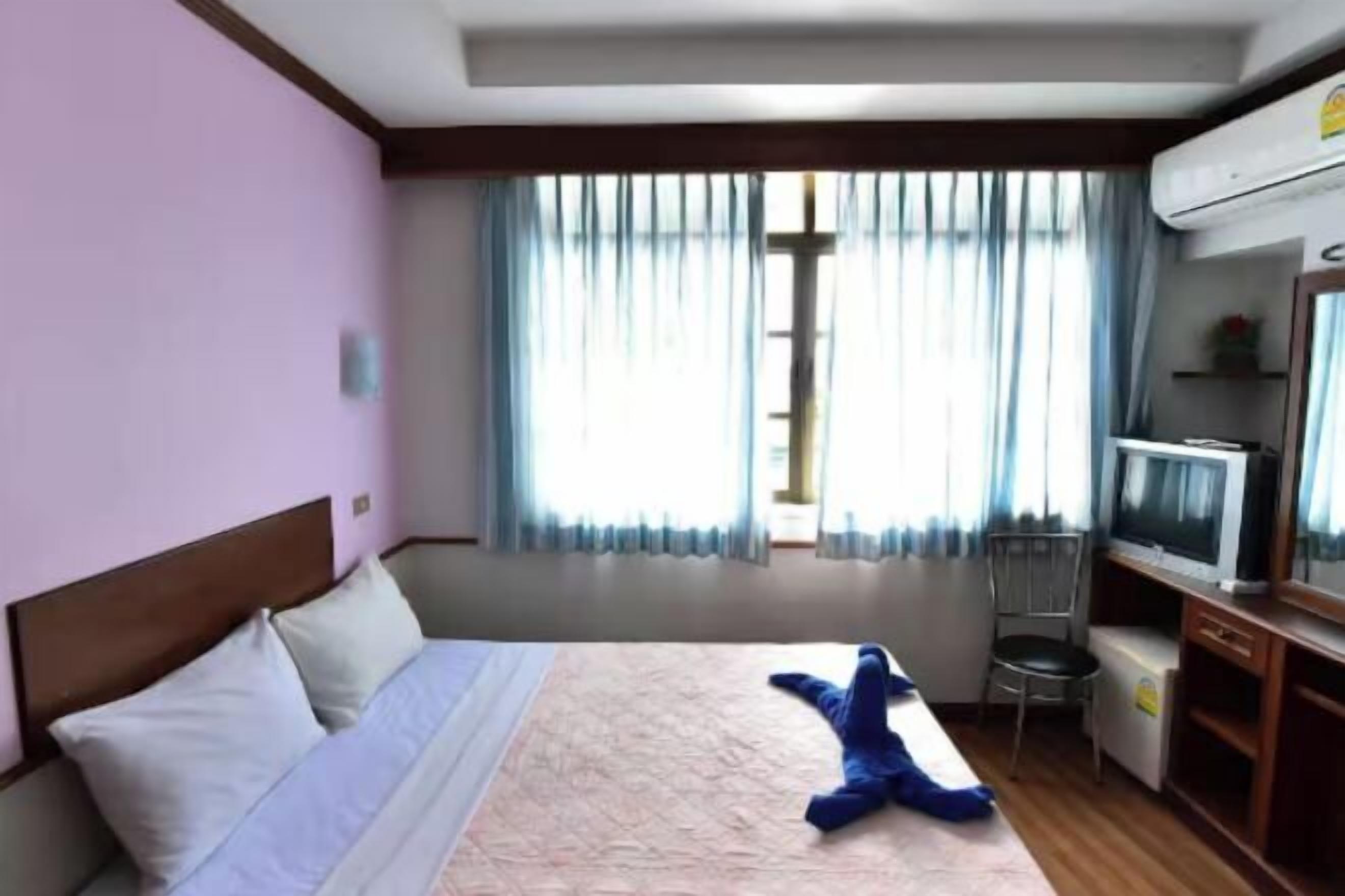 In-room safe, free WiFi