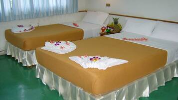 Triple Room | In-room safe, free WiFi