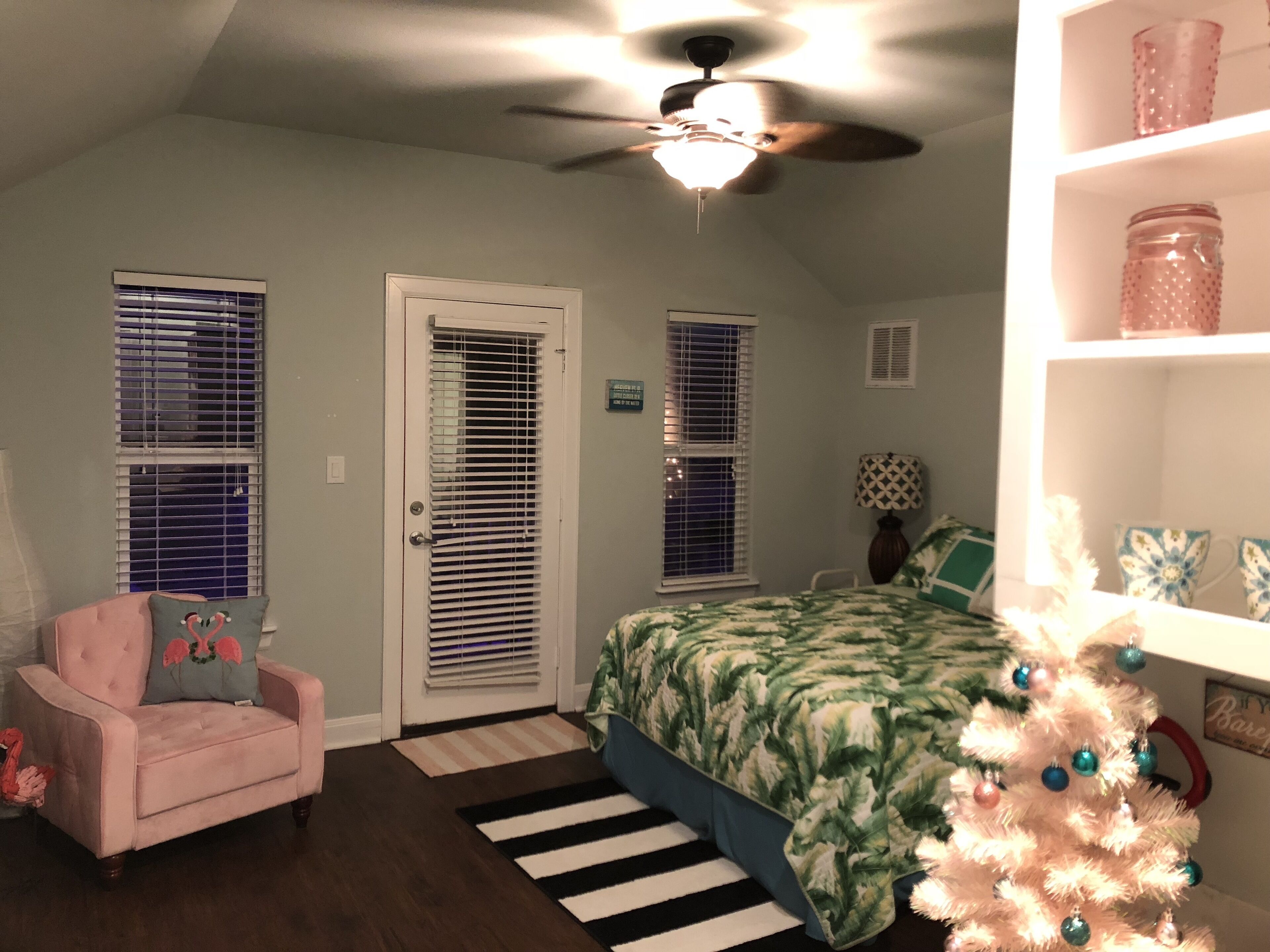 The Pineapple House-Beachfront views, 5 bedroom 3 bath, 2 masters in Surfside.