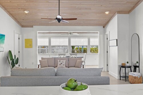 Kevään myynti! Hinta alennetaan 31. toukokuuta! Kapteenin neljännekset Spinnakers: Lovely Pool Home Vain 250 askeleen rannalle!