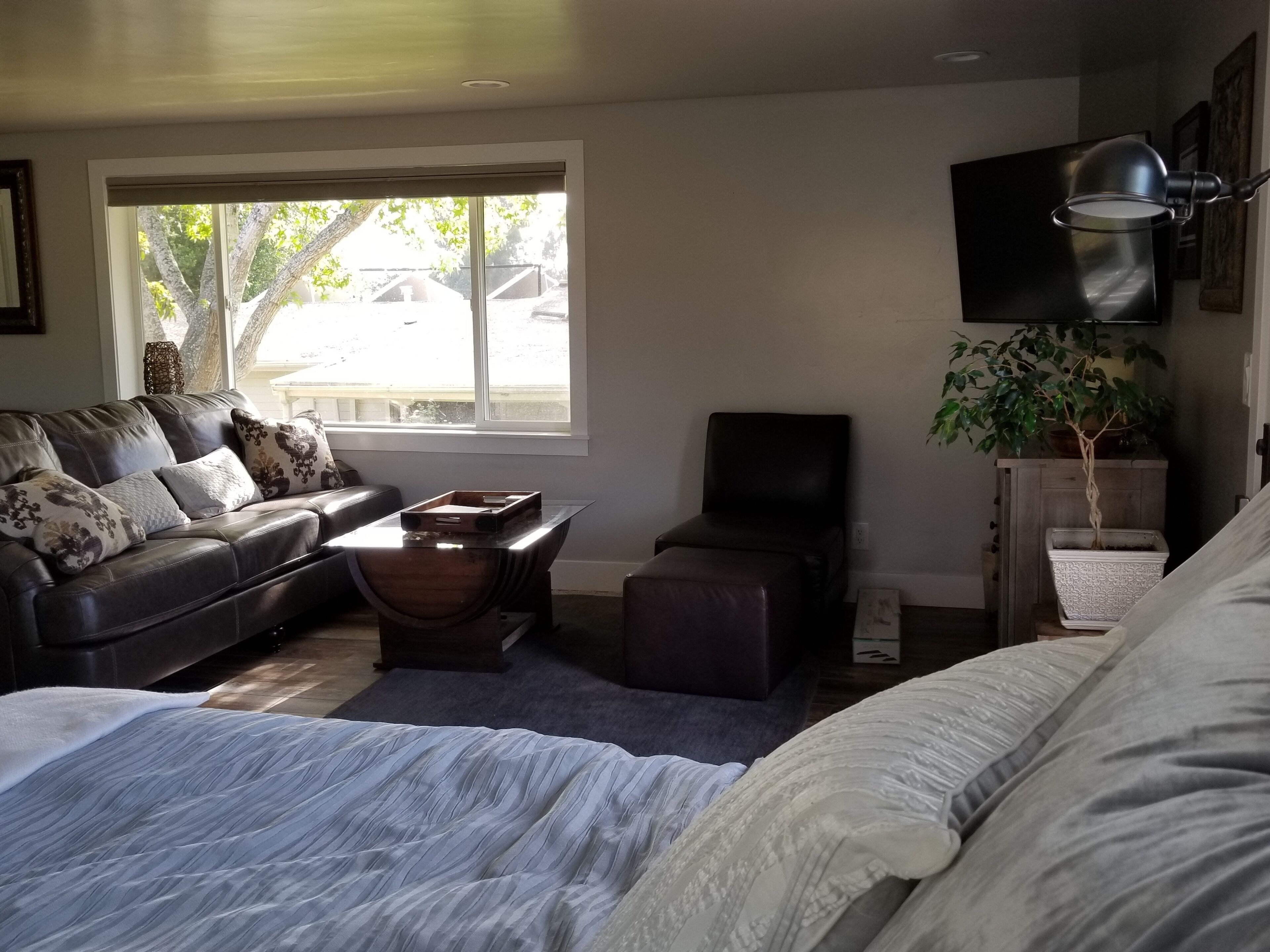 Charming Cottage / Guest House 2 miles from Downtown Napa