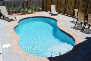 A heated pool - By The Sea Vacation Villas -Location-walk to beach (LAUDERDALE BY THE SEA)