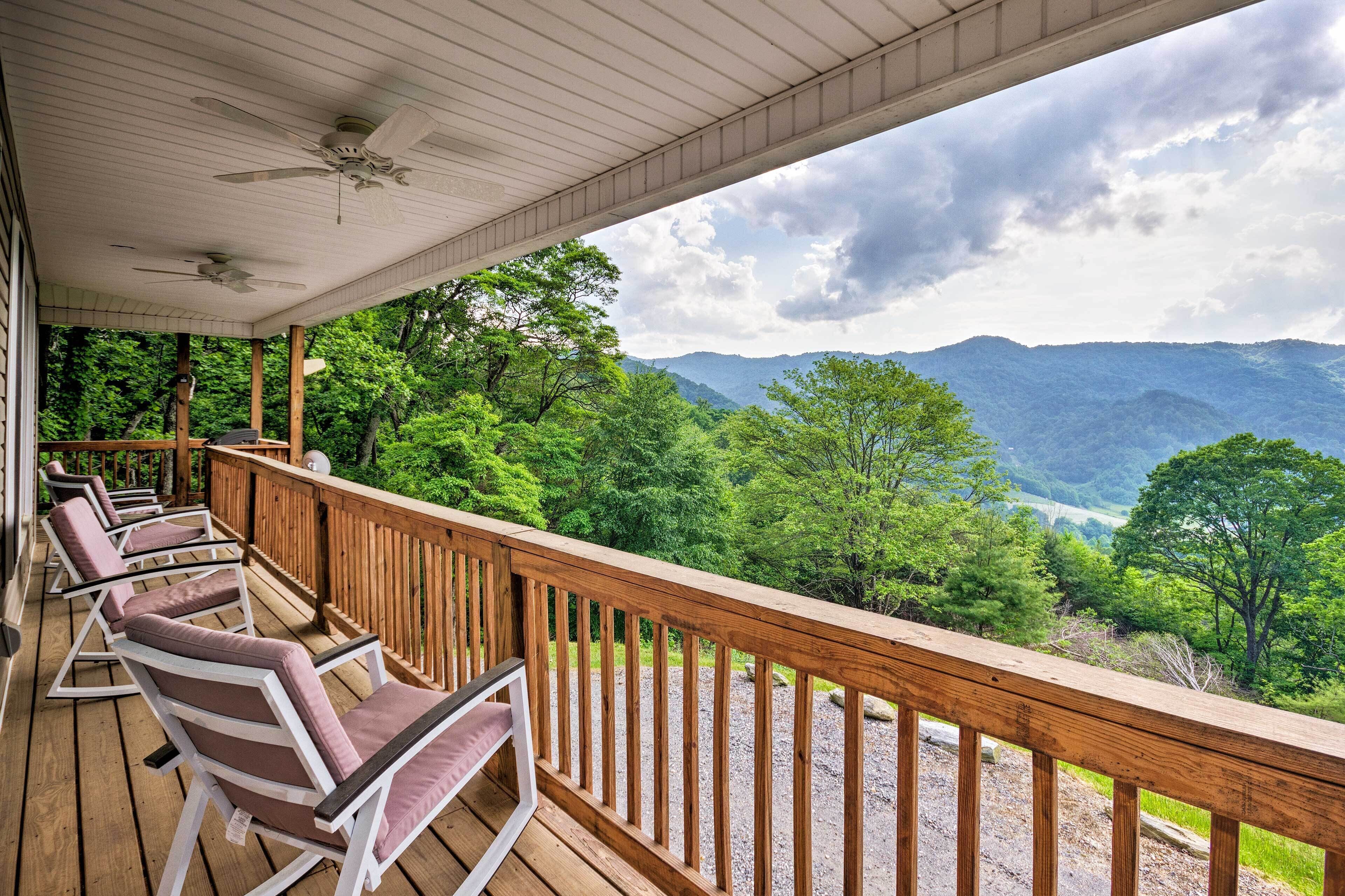 Blue Ridge Mountain Rental w/ Hot Tub & Gas Grill!