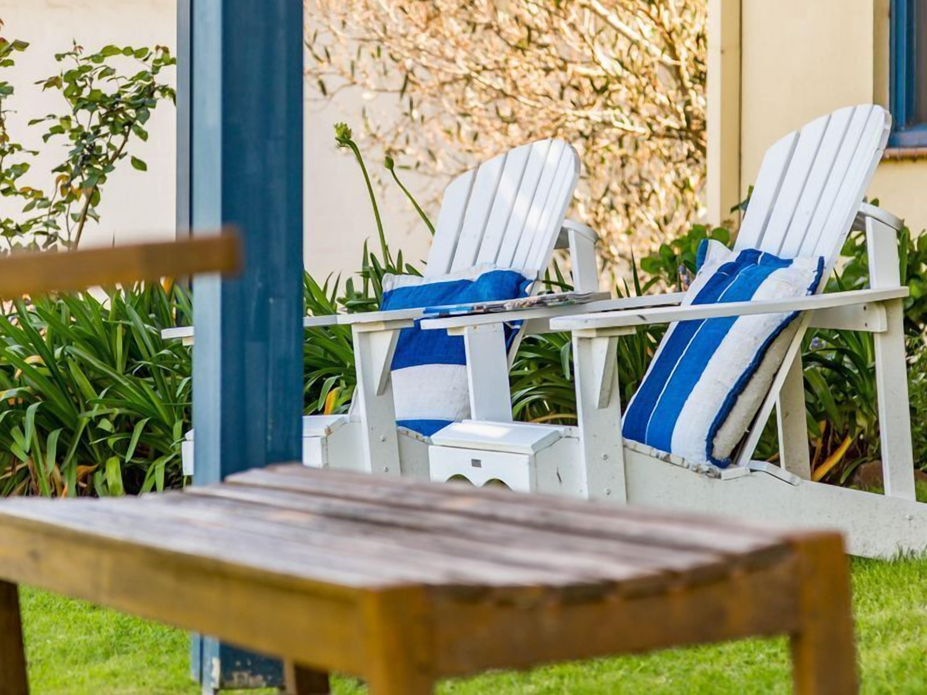 Oceanfront Haven with Unparalleled Views and Retreat Living — image 2