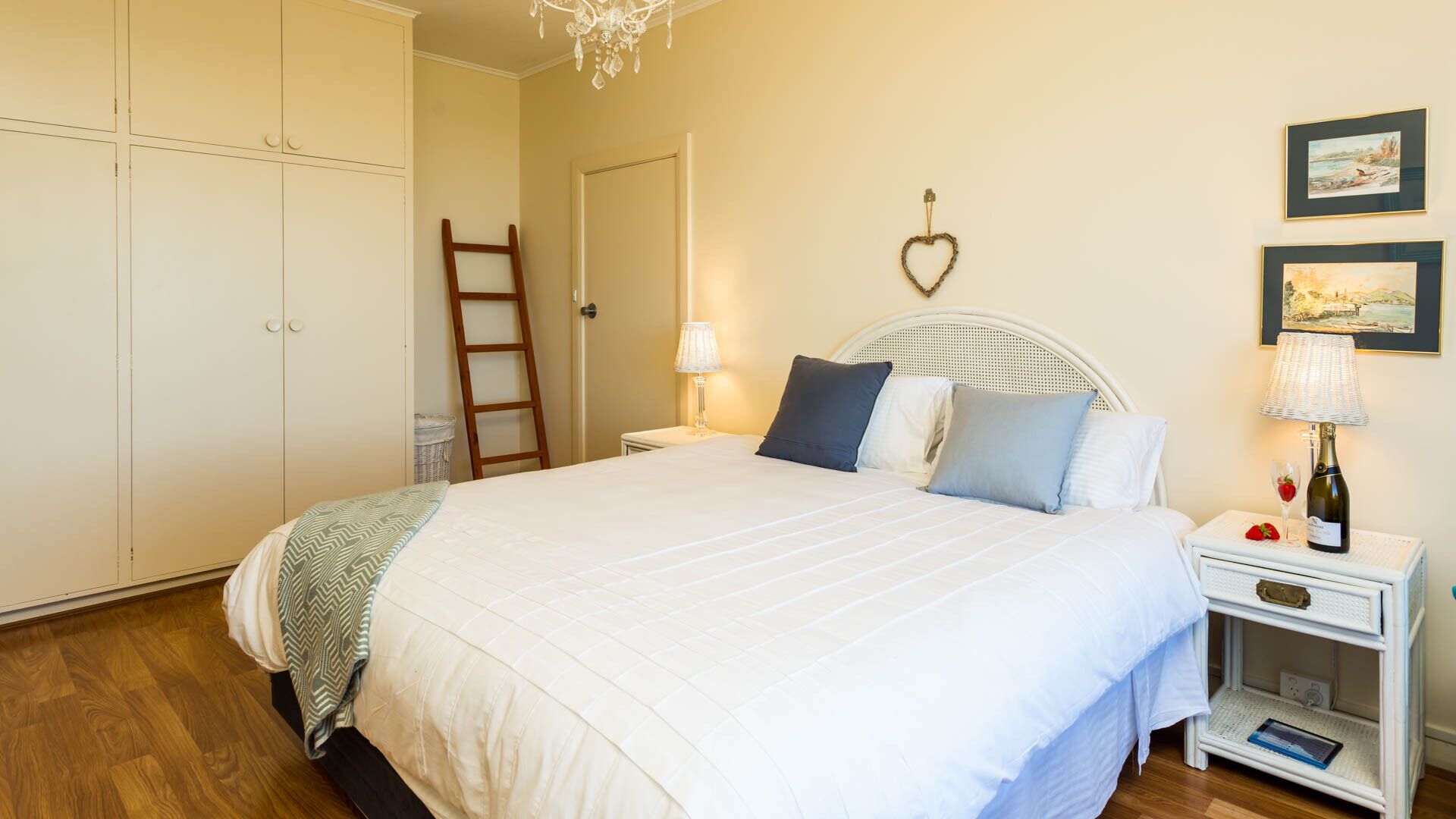 Oceanfront Haven with Unparalleled Views and Retreat Living — image 18